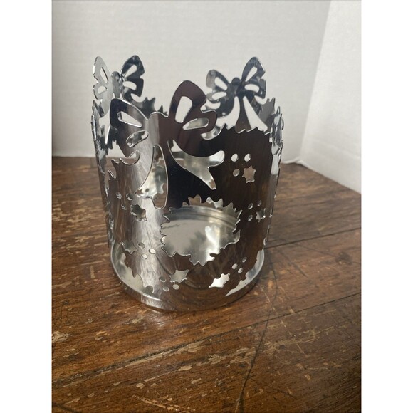 Yankee Candle Home Fragrance Metal Chrome Wreaths & Bows Sleeve Candle Holder - Picture 1 of 4